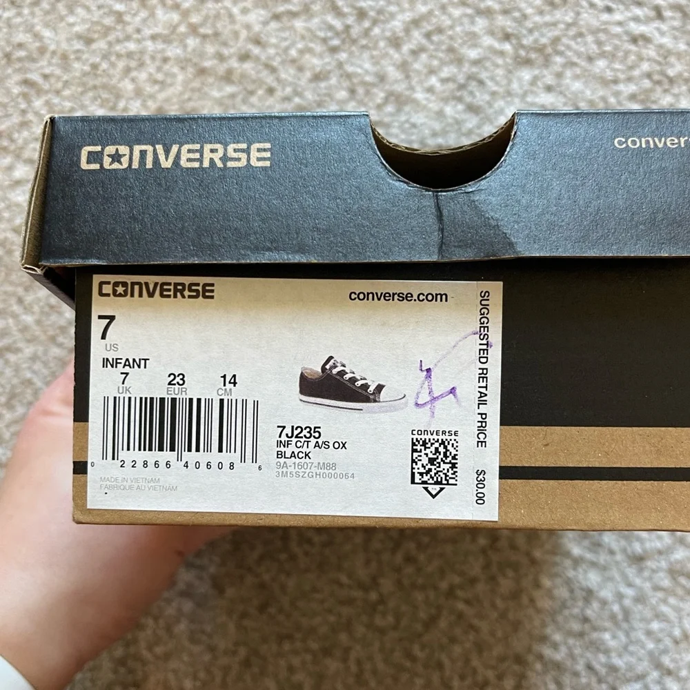 Kids Converse Size 7 - Picture 2 of 3